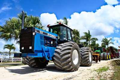 Leistungsstarker Ford Traktor