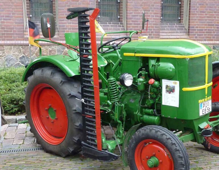 Alter Deutz mit Mähbalken